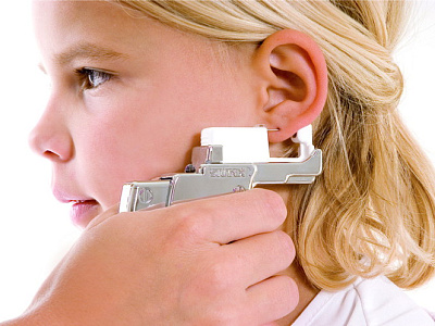 Прокалывание мочки одного ушка системой-75 Studex (1 прокол)